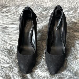 Black suede Aldo heels. Size 8.5 (euro 39).